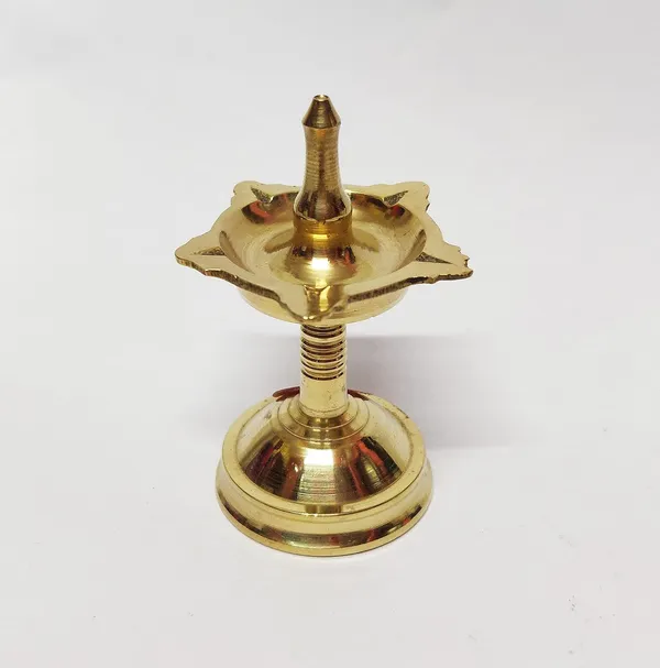 Gold_Brass_Nilavilakku_For_Home_Decor