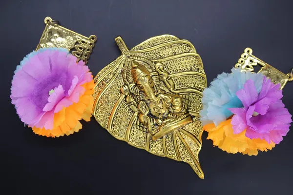 Golden_Aluminium_Wall_Hanging_For_Home_Decor