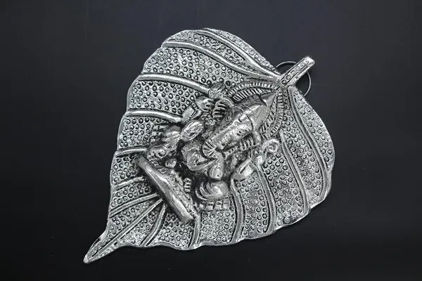 Silver_Aluminium_Wall_Hanging_For_Home_Decor