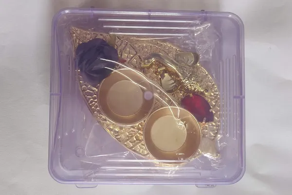 Festilo_Gold_Metal_Haldi_Kumkum_Holder