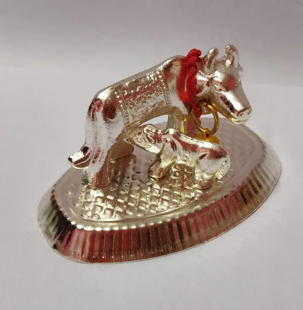 Silver_Metal_Cow_And_Calf_Idol_For_Home_Decor