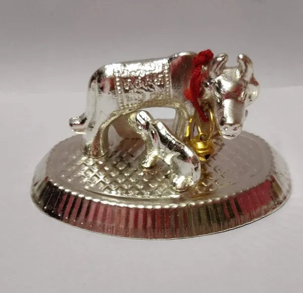 Silver_Metal_Cow_And_Calf_Idol_For_Home_Decor