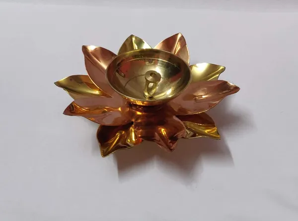 Gold_Brass_Lotus_Diya_For_Home_Decor