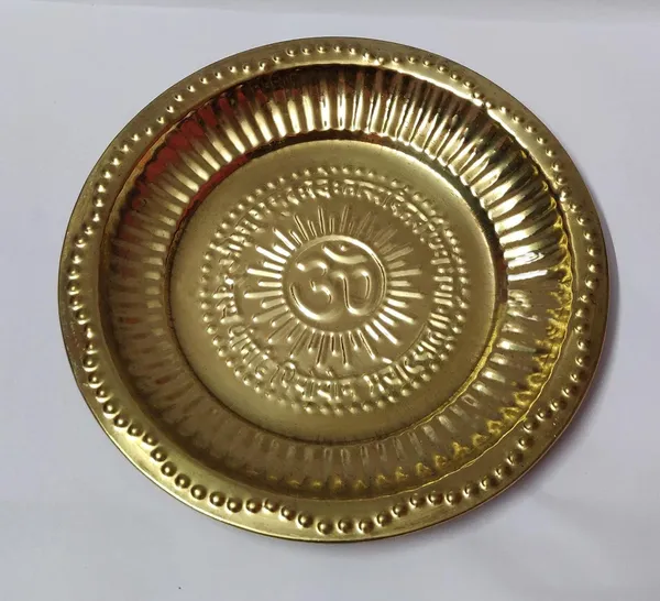 Gold_Brass_Pooja_Thali_And_Plate_For_Home_Decor
