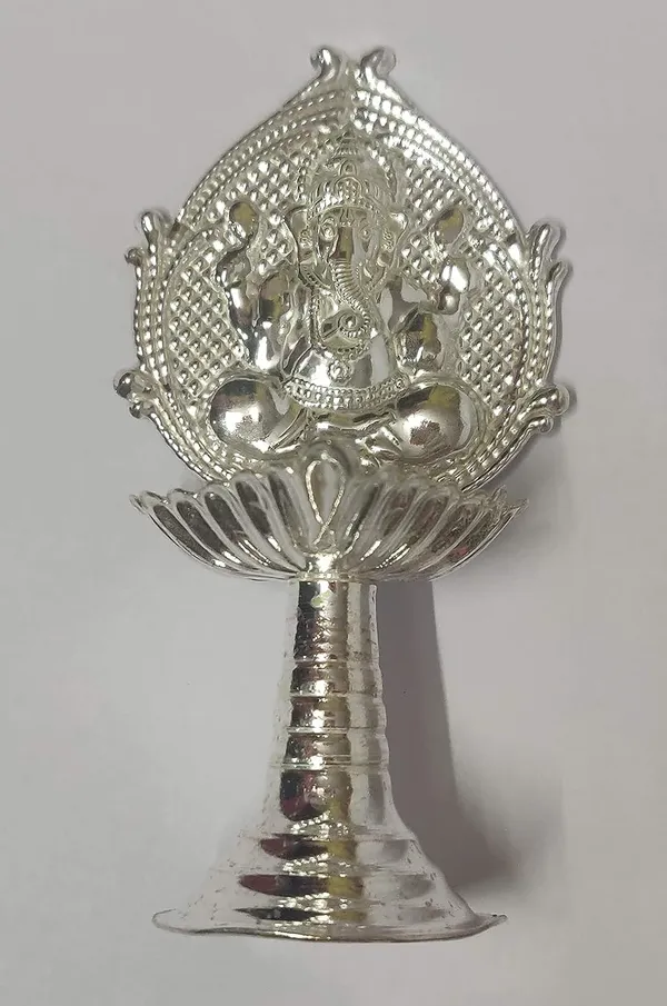 Silver_Metal_Diya_For_Home_Decor