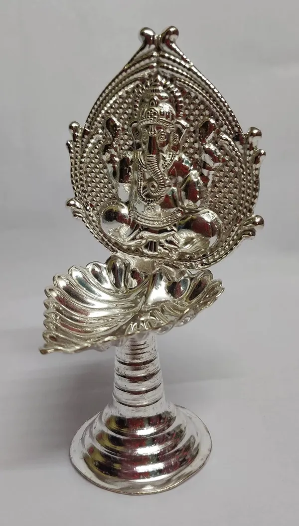 Silver_Metal_Diya_For_Home_Decor