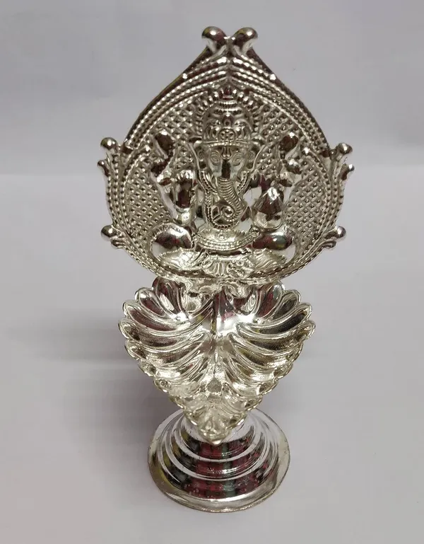 Silver_Metal_Diya_For_Home_Decor