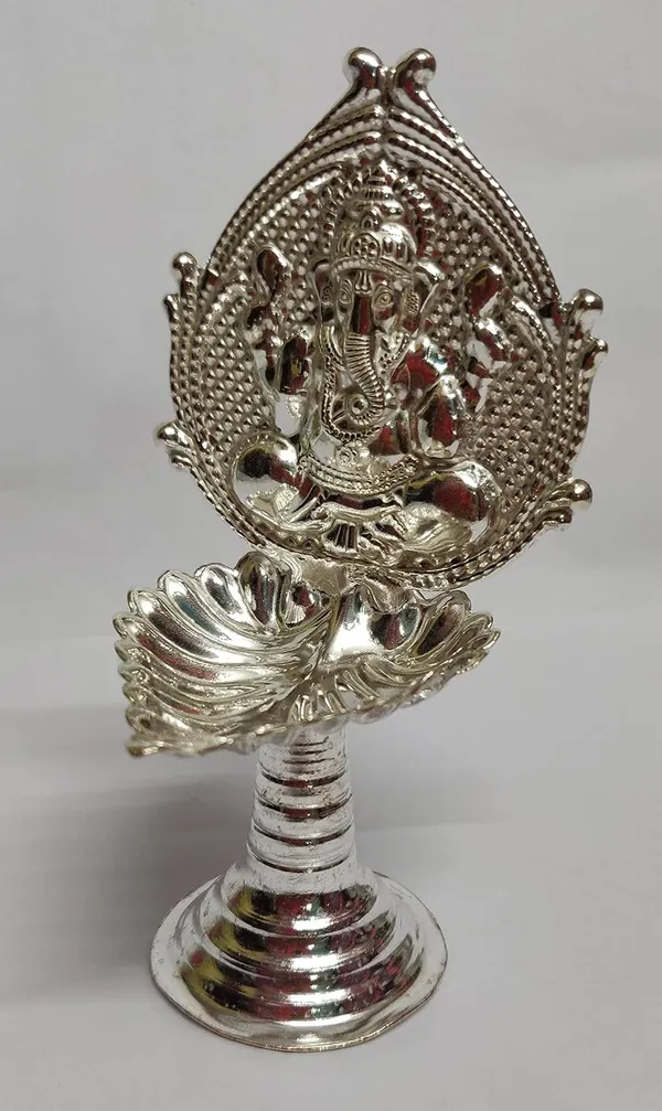 Silver_Metal_Diya_For_Home_Decor