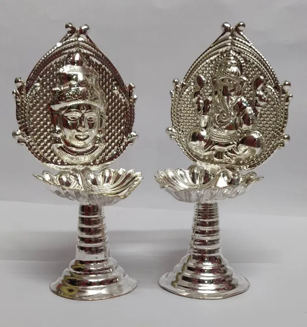 Brown_Metal_Diya_For_Home_Decor