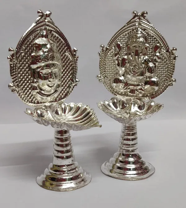 Brown_Metal_Diya_For_Home_Decor