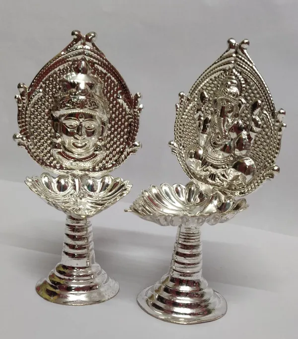 Brown_Metal_Diya_For_Home_Decor