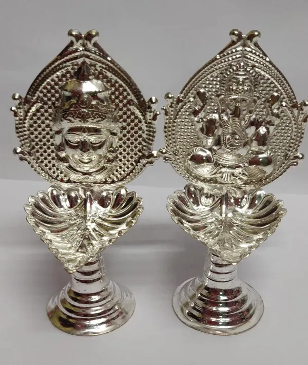 Brown_Metal_Diya_For_Home_Decor