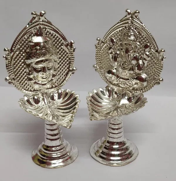 Brown_Metal_Diya_For_Home_Decor