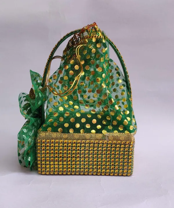 Green_Wood_Gift_Hamper_For_Home_Decor