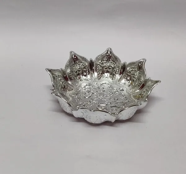 Silver_Plastic_Serving_Tray_For_Home_Decor