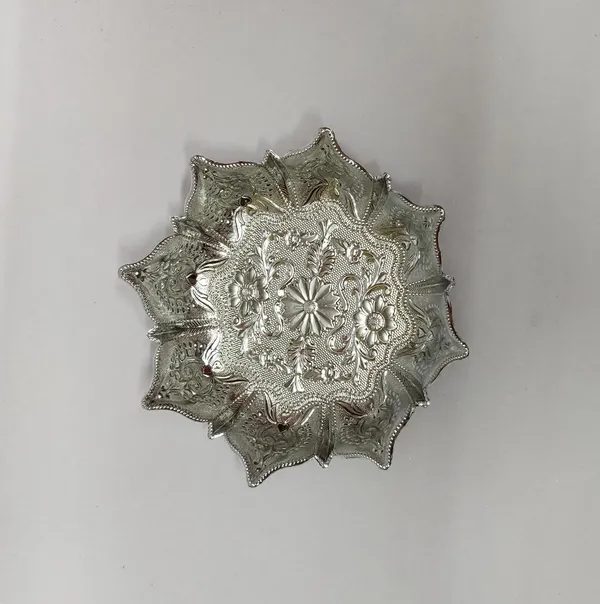 Silver_Plastic_Serving_Tray_For_Home_Decor