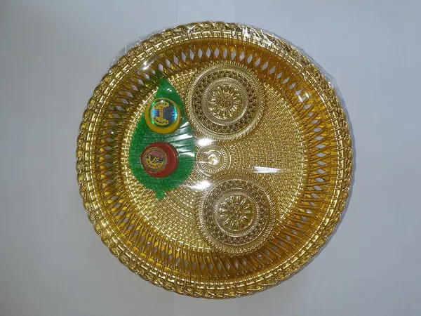 Gold_Plastic_Serving_Tray_For_Home_Decor