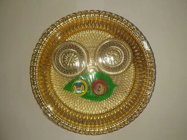 Gold_Plastic_Serving_Tray_For_Home_Decor