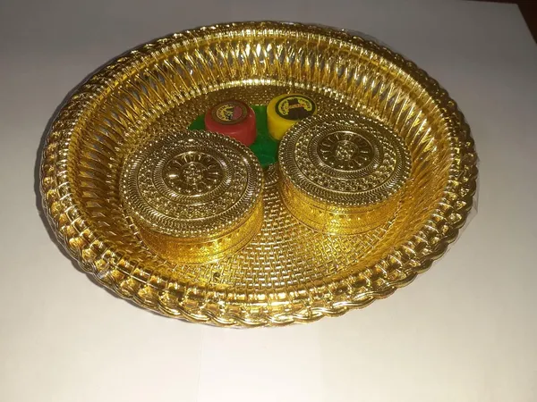 Gold_Plastic_Serving_Tray_For_Home_Decor