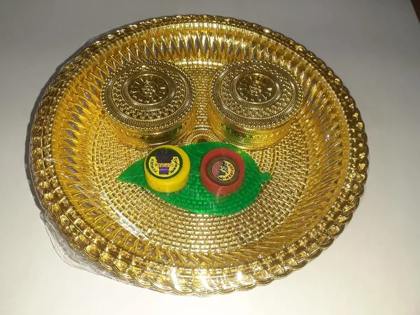 Gold_Plastic_Serving_Tray_For_Home_Decor