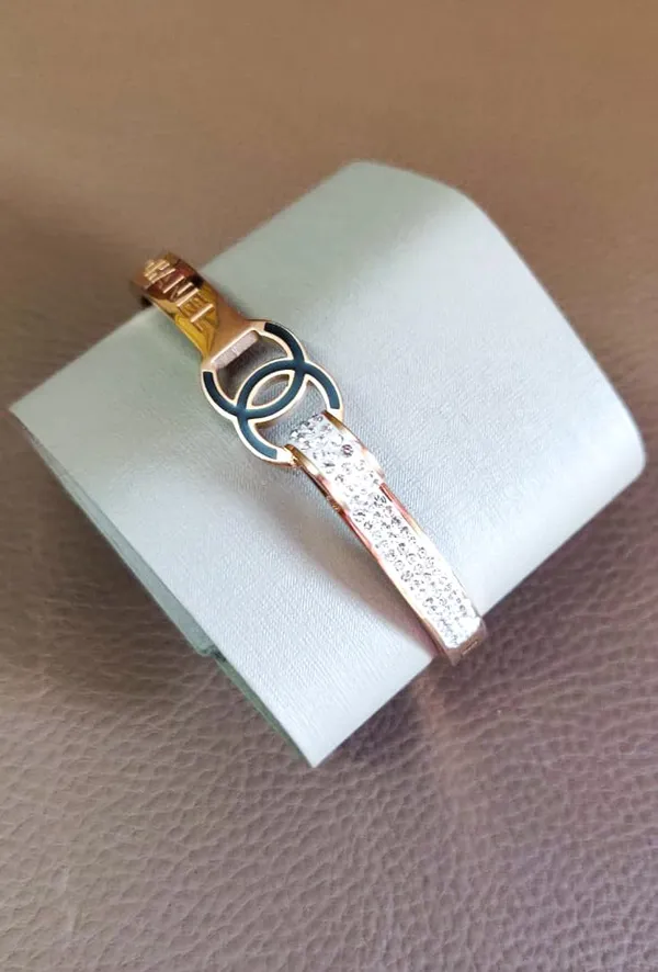 Gold_Metal_Bracelet_For_Home_Decor