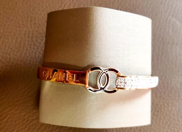 Gold_Metal_Bracelet_For_Home_Decor
