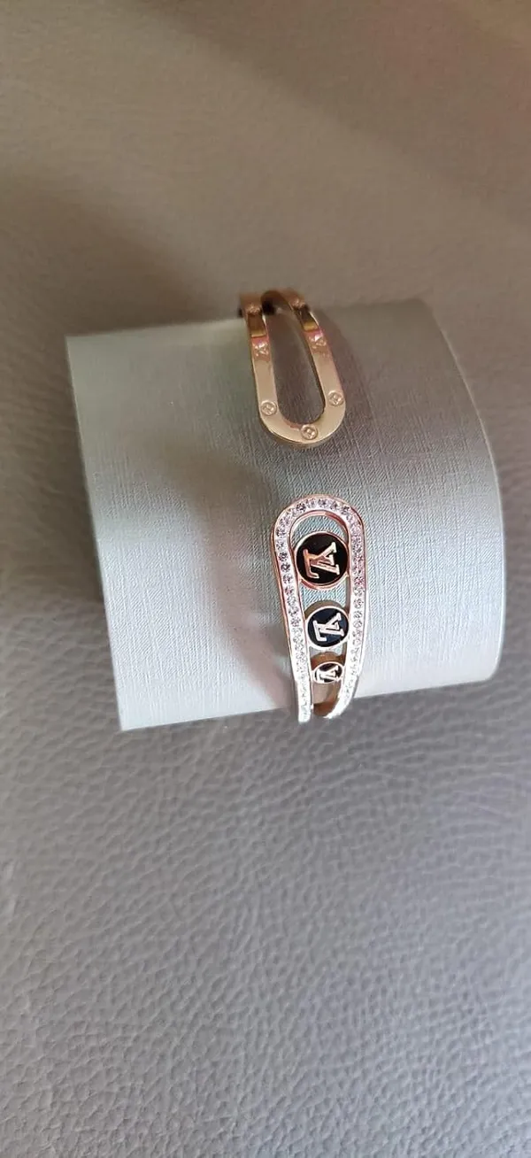 Gold_Metal_Bracelet_For_Home_Decor
