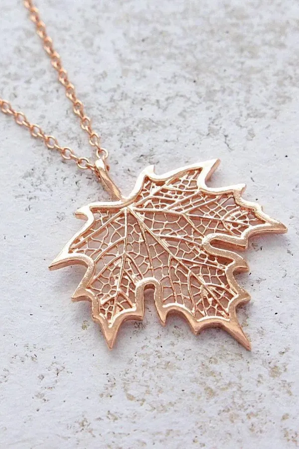 Rose_Gold_Alloy_Pendant_Necklace_For_Women