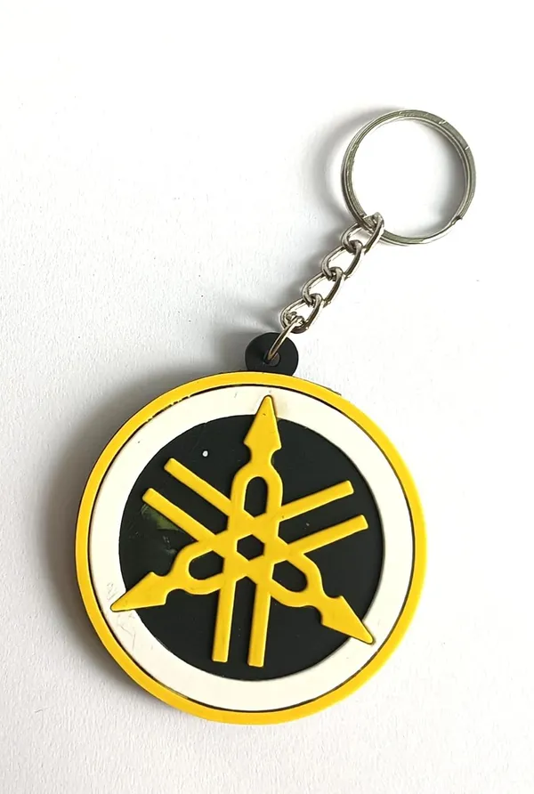 Yellow_Metal_Keychain_For_Home_Decor_Pack_Of_1