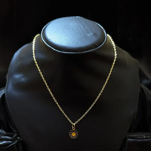 Gold_Metal_Necklace_For_Women