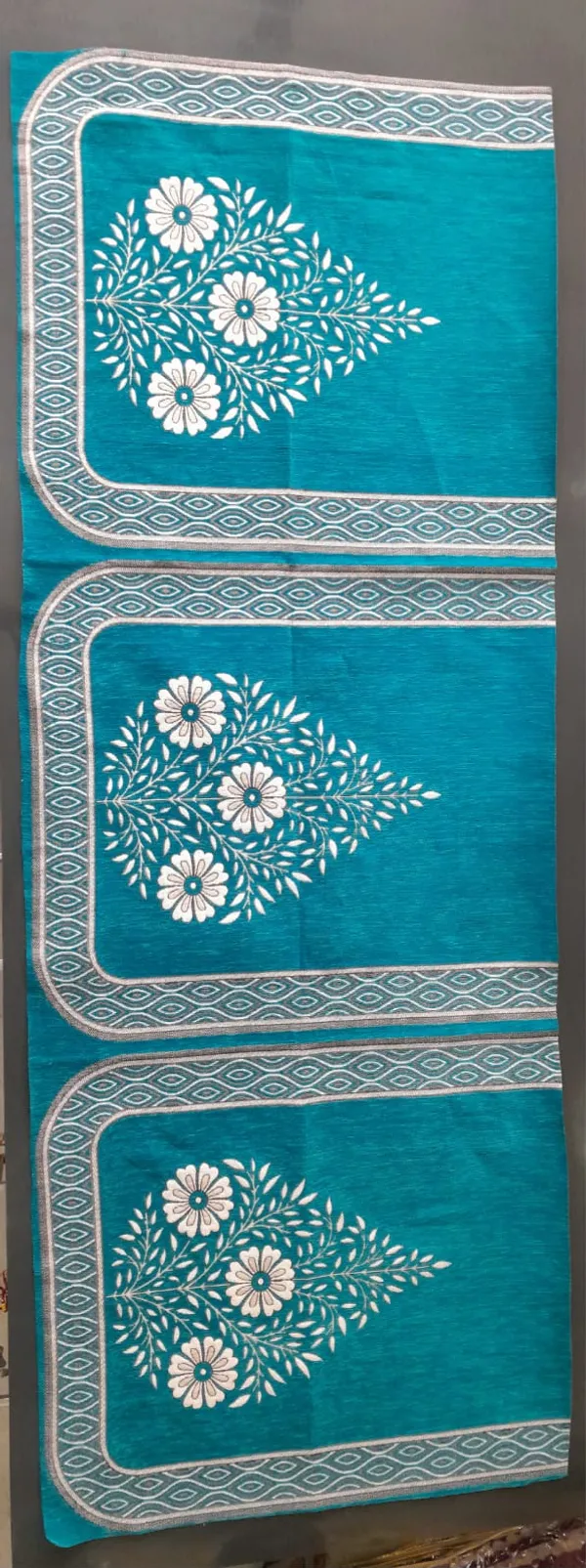 Blue_And_White_Chenille_Sofa_Cover_For_Home_Furnishing