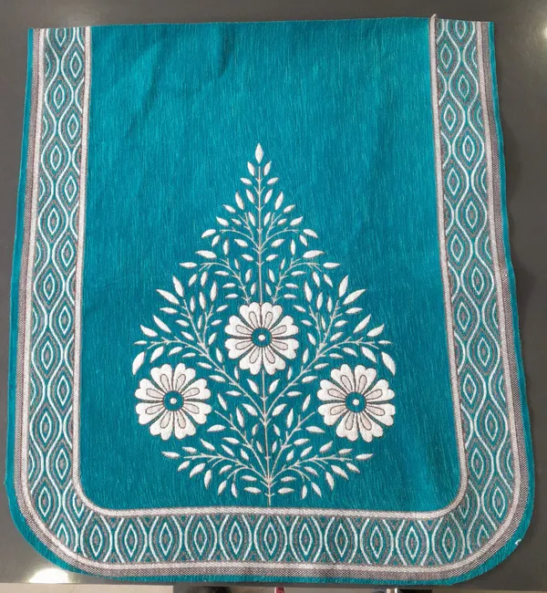 Blue_And_White_Chenille_Sofa_Cover_For_Home_Furnishing