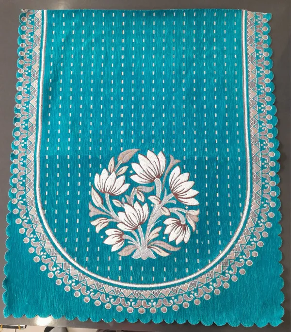Blue_And_White_Chenille_Sofa_Cover_For_Home_Furnishing