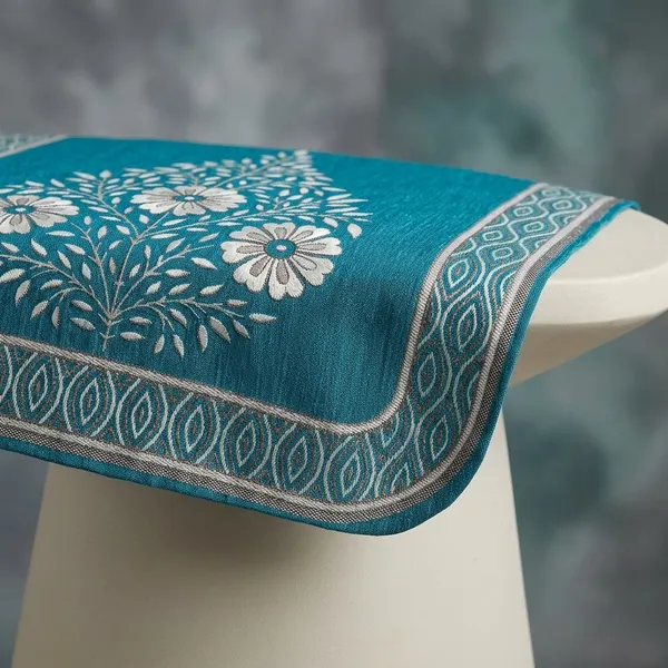 Blue_And_White_Chenille_Sofa_Cover_For_Home_Furnishing