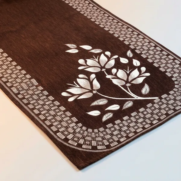 Brown_And_White_Chenille_Sofa_Cover_For_Home_Furnishing