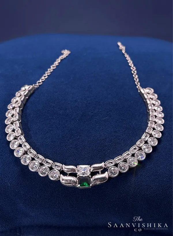Silver_Alloy_Emerald_Stone_Kanti_Necklace_For_Women