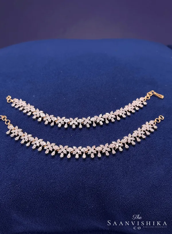 Golden_Alloy_Floral_Bridal_Earchain_For_Women