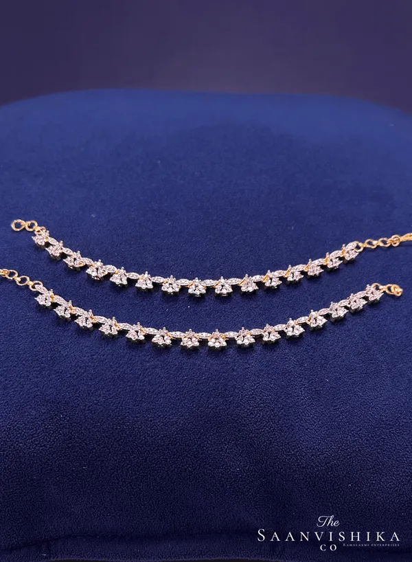 Golden_Alloy_Floral_Hanging_Diamond_Bridal_Earchain_For_Women
