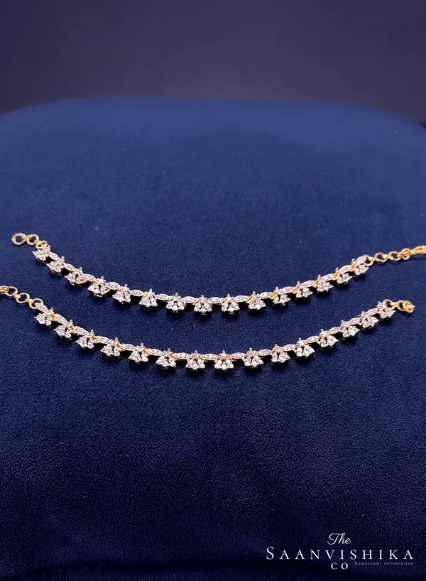 Golden_Alloy_Floral_Hanging_Diamond_Bridal_Earchain_For_Women