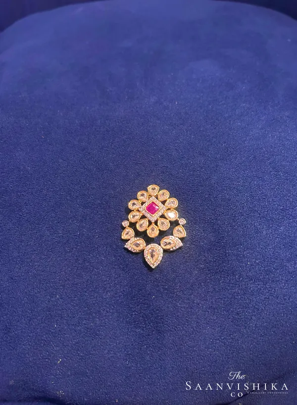 Golden_Alloy_Blend_Flower_Pendant_For_Women