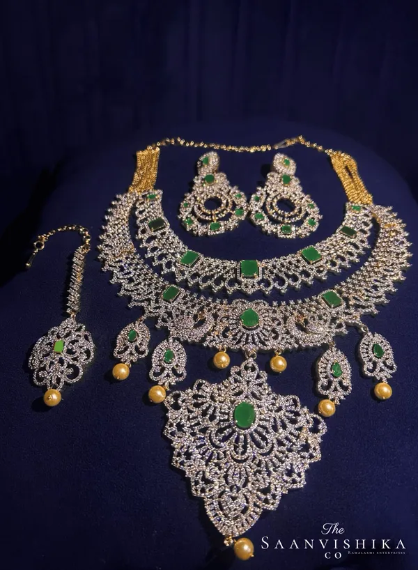 Green_Alloy_5-In-1_Bridal_Necklace_Set_For_Women