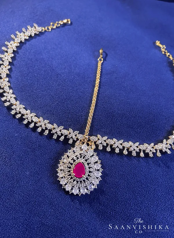 Red_Alloy_Droplet_Floral_Chain_Maang_Tikka_For_Women