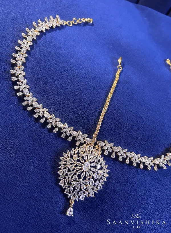 Silver_Alloy_Blend_Floral_Chain_Bridal_Maang_Tikka_For_Women