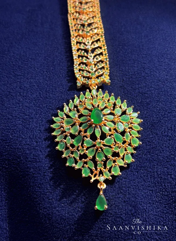 Multicolor_Alloy_Emerald_Bridal_Maang_Tikka_For_Women