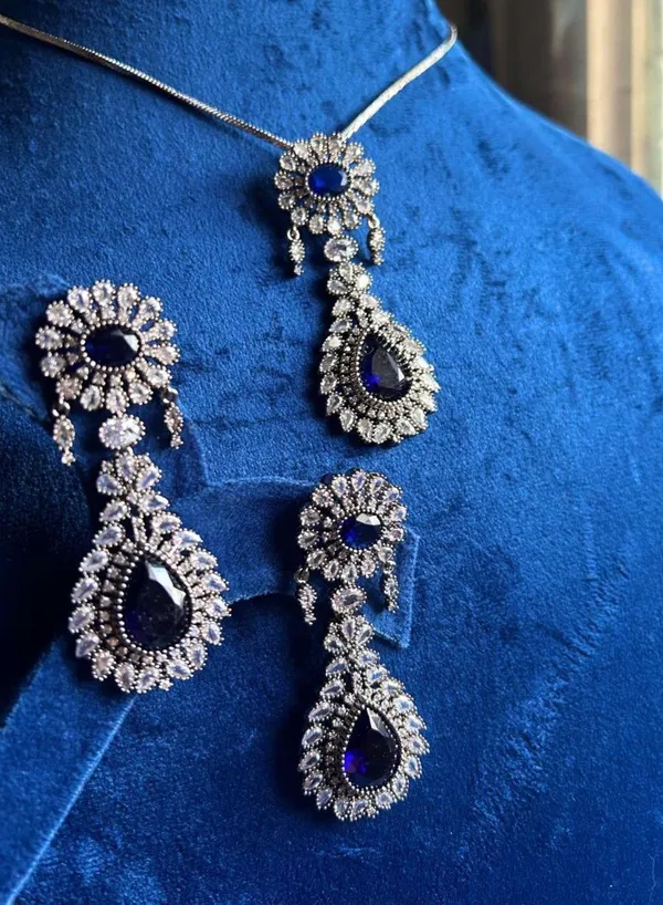 Violet_Alloy_Doublet_Pendant_And_Earrings_Set_For_Women
