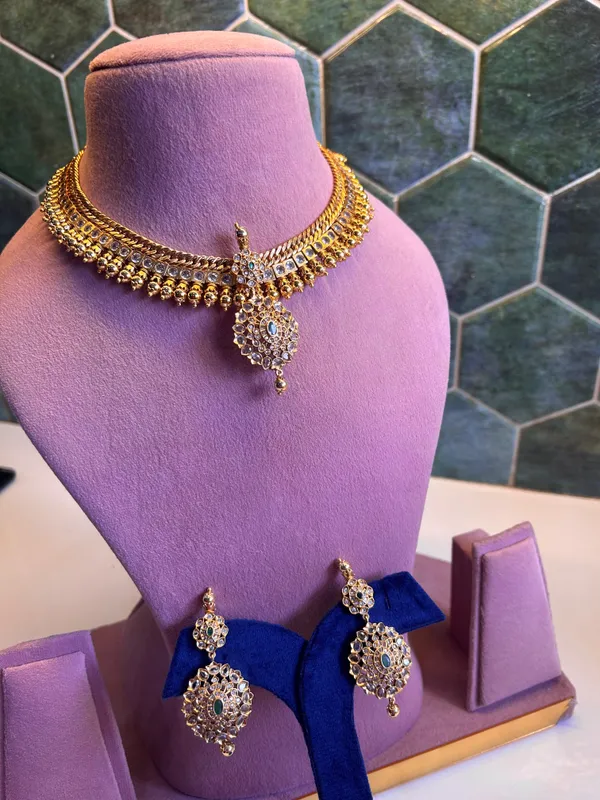 Golden_Alloy_Detachable_Pendant_Necklace_For_Women