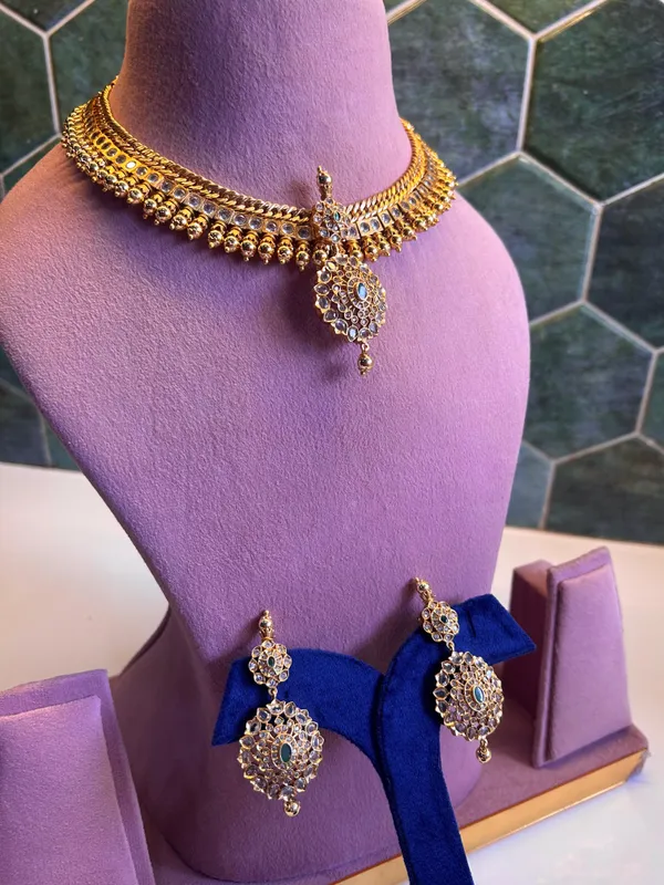 Golden_Alloy_Detachable_Pendant_Necklace_For_Women