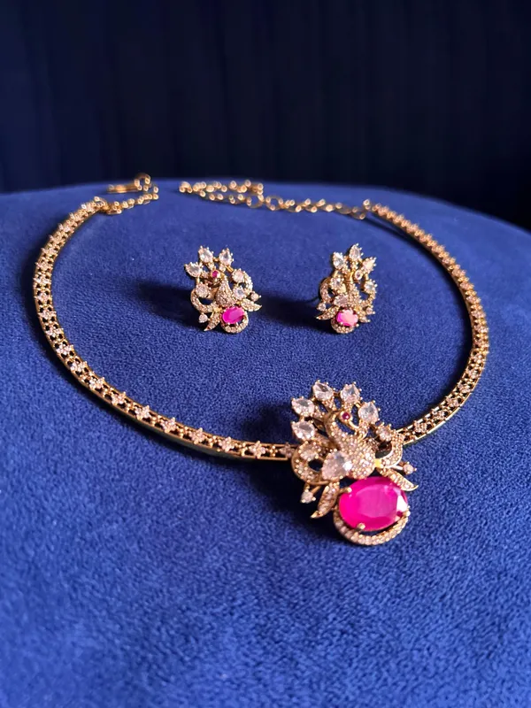 Golden_Alloy_Victorian_Single_Swan_Kanti_Pendant_Set_For_Women