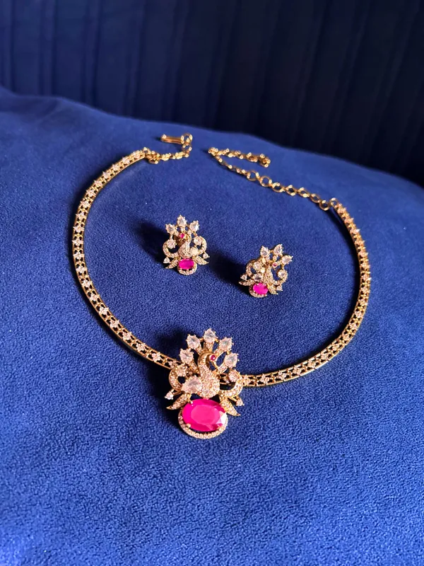 Golden_Alloy_Victorian_Single_Swan_Kanti_Pendant_Set_For_Women