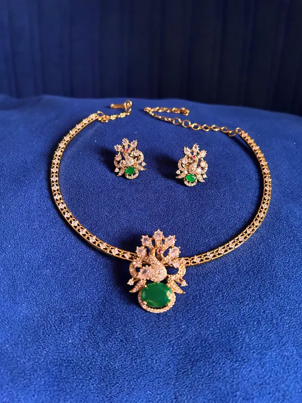 Green_Alloy_Victorian_Swan_Kanti_Pendant_Set_For_Women